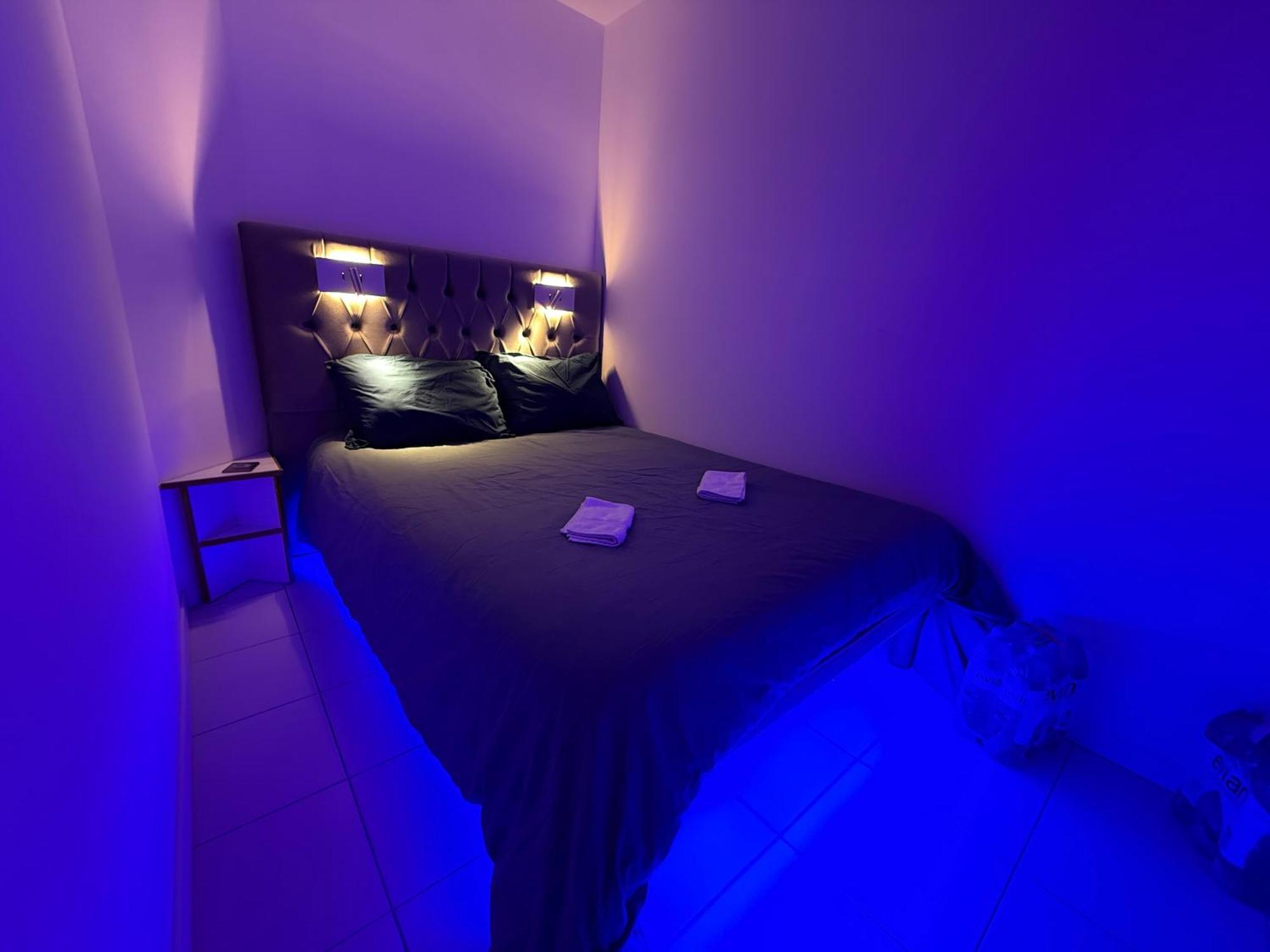Exceptionnel Sur Vue Piscine Канны